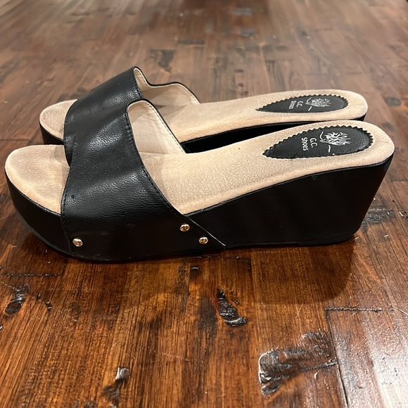 GUC! G.C Sandals. Black. SZ 9 - Picture 5 of 13